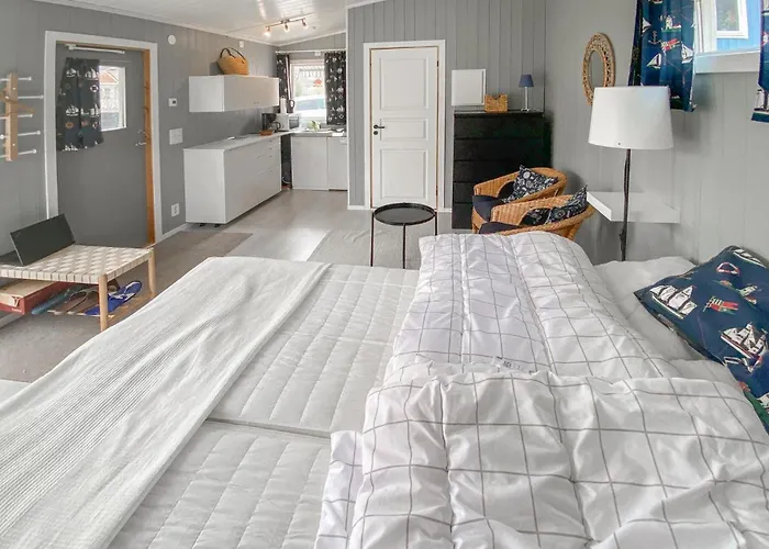 Awesome Home In Grundsund With Kitchen